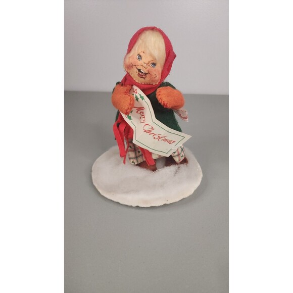 Vintage 1989 Annalee Doll 7” Winking Christmas Caroler w Mittens & Music Card - Picture 1 of 8